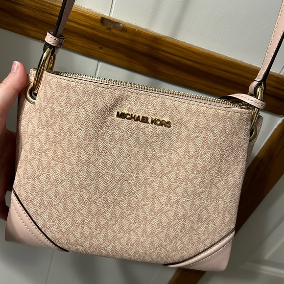 Michael Kors “Nicole” Crossbody with tags - Picture 1 of 5